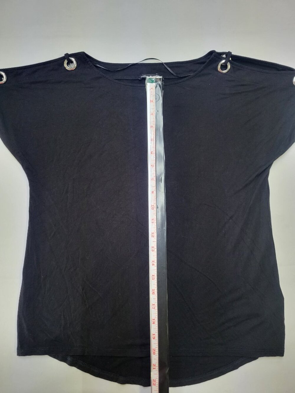 Cable & Gauge Black Cold Shoulder Grommet Top Size M Cutout Knit - Picture 10 of 11